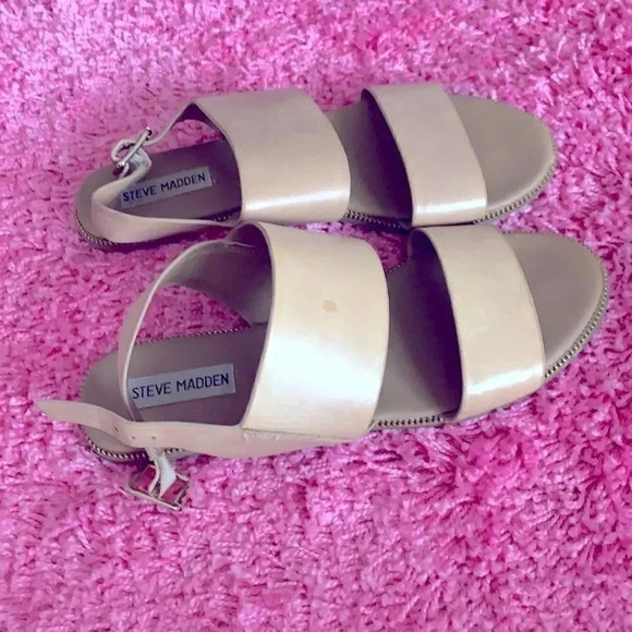 Steve Madden tan sandals  - Picture 2 of 2